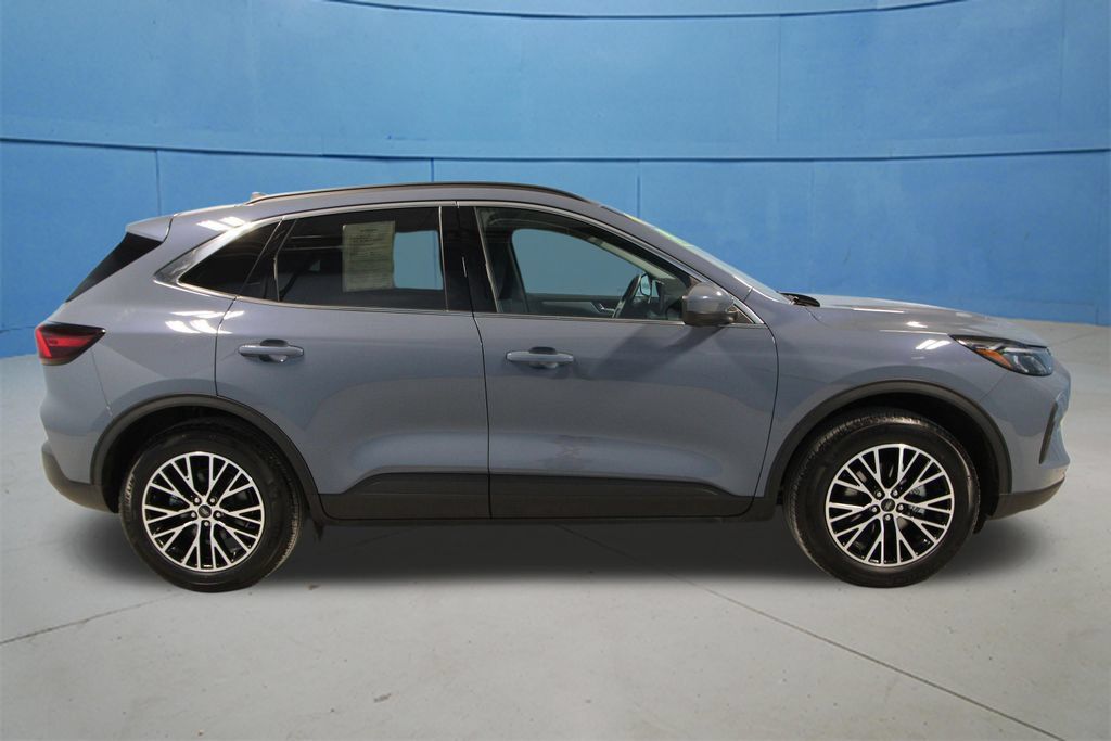 Used 2025 Ford Escape SE w/ PHEV Premium Package FWD image 36