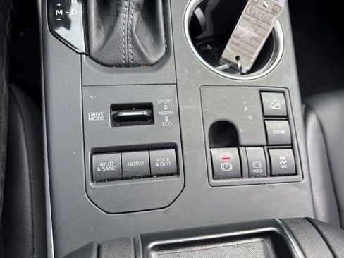 Used 2025 Toyota Highlander XLE image 21