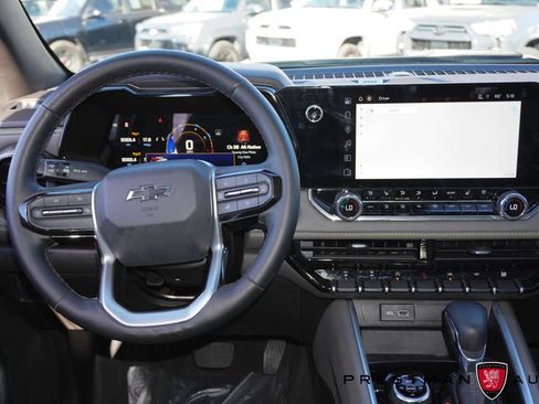 Used 2025 Chevrolet Colorado ZR2 w/ Technology Package image 2