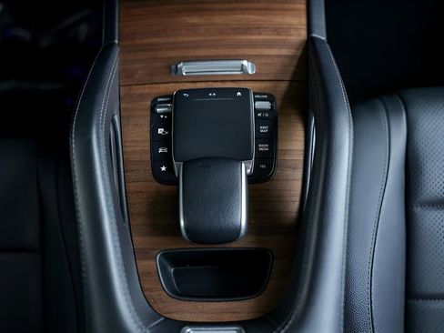 Used 2023 Mercedes-Benz GLE 450 4MATIC w/ AMG Line Exterior image 33