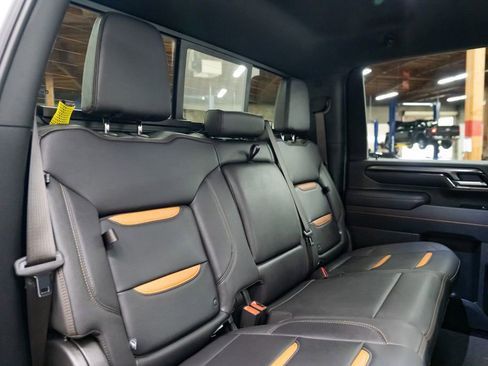 Used 2025 GMC Sierra 2500 AT4 w/ Technology Package AWD/4WD image 33