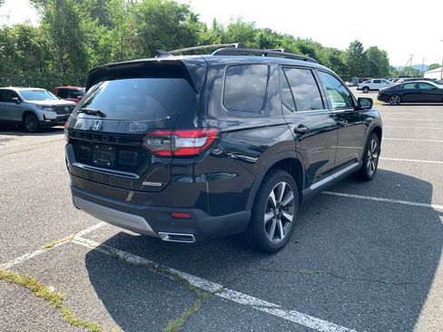 Used 2025 Honda Pilot Touring image 3