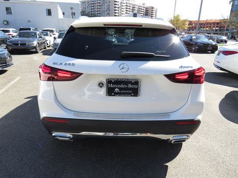Used 2025 Mercedes-Benz GLA 250 4MATIC image 3