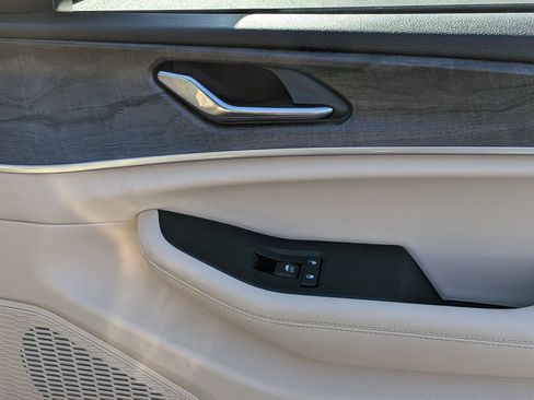 Certified 2025 Jeep Grand Cherokee L Limited w/ Black Appearance Package image 37