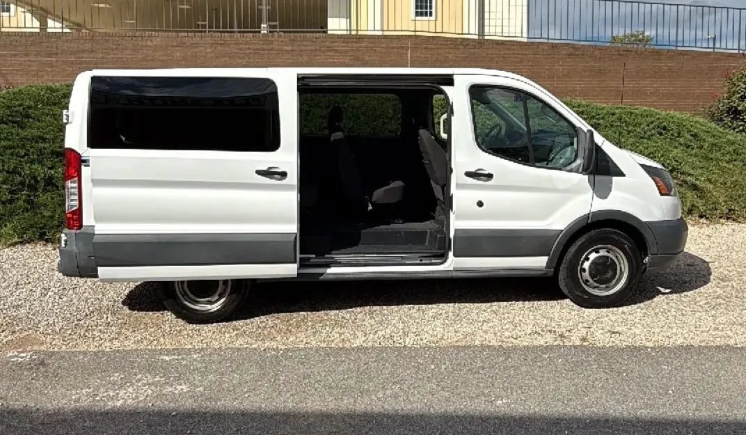 Used 2017 Ford Transit 150 XL RWD image 23