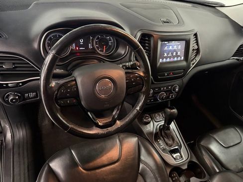 Used 2020 Jeep Cherokee Latitude Plus AWD/4WD image 11