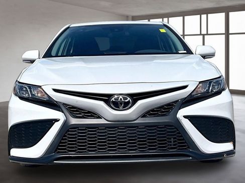 Used 2023 Toyota Camry SE image 2