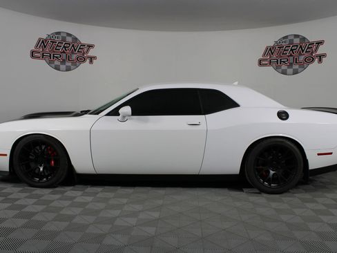 Used 2017 Dodge Challenger SRT Hellcat image 4