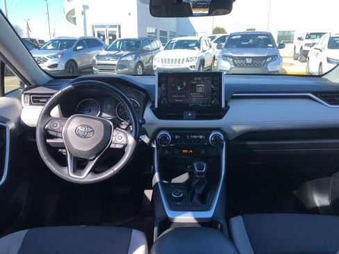 Used 2019 Toyota RAV4 XLE image 29