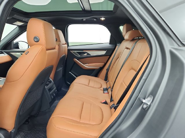 Certified 2026 Jaguar F-PACE R-Dynamic S AWD/4WD image 36