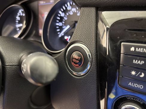 Used 2019 Nissan Rogue SL FWD image 32