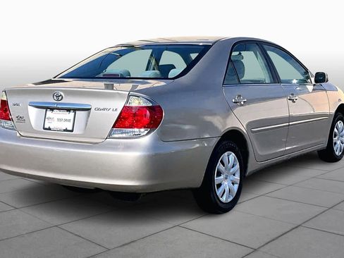 Used 2005 Toyota Camry LE image 12
