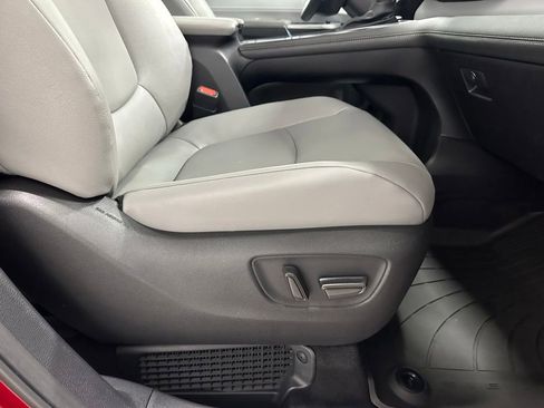 Used 2025 Toyota Sienna XLE AWD/4WD image 64