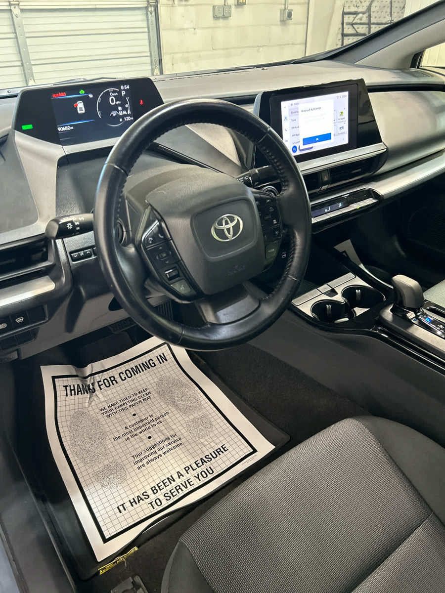 Used 2023 Toyota Prius LE FWD image 8