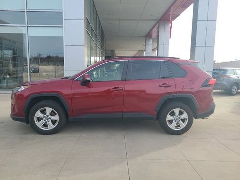 Used 2019 Toyota RAV4 XLE image 4