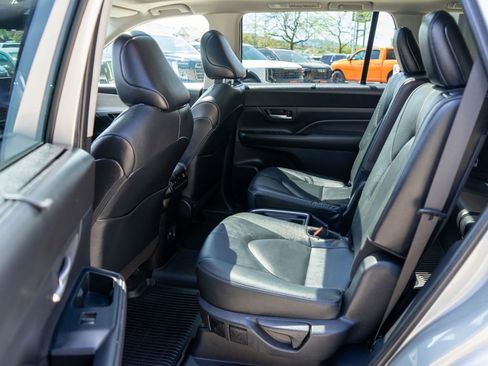 Used 2024 Toyota Grand Highlander AWD image 14