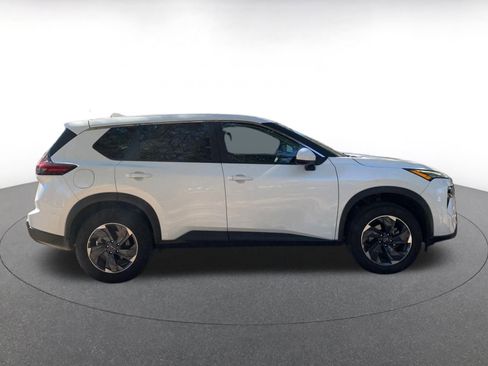 Used 2025 Nissan Rogue SV image 8