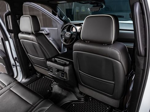 Used 2024 GMC Sierra 2500 AT4X AWD/4WD image 32