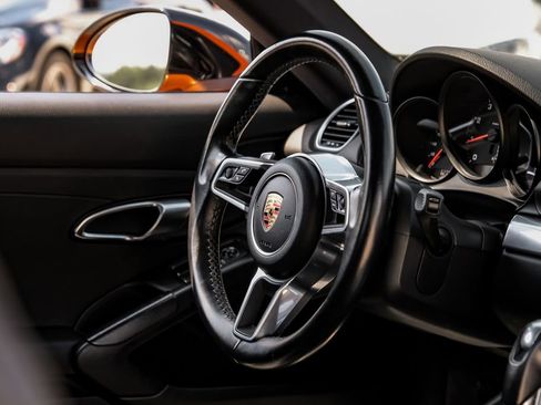 Used 2019 Porsche 718 Cayman RWD image 11