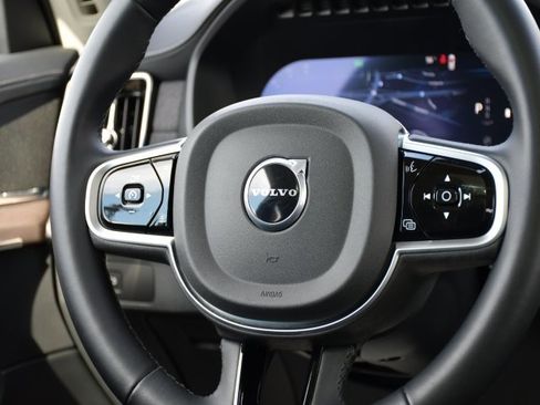 Certified 2025 Volvo XC90 B6 Plus image 21
