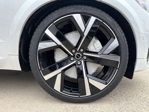 New 2026 Volvo XC60 B5 Ultra w/ Climate Package image 9