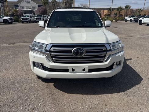 Used 2018 Toyota Land Cruiser image 2