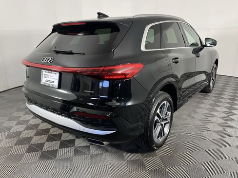 Used 2025 Audi Q5 Premium w/ Convenience Package image 9