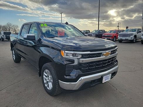 Used 2024 Chevrolet Silverado 1500 LT image 3