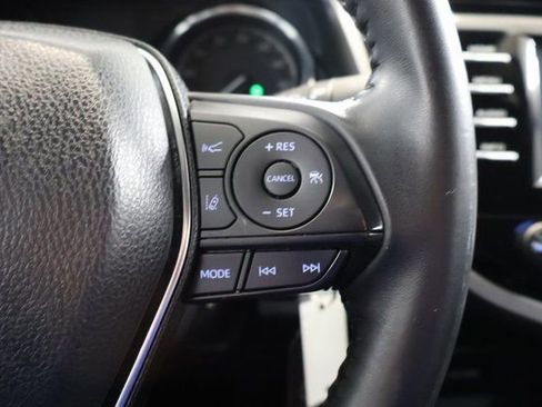 Used 2018 Toyota Camry SE image 19