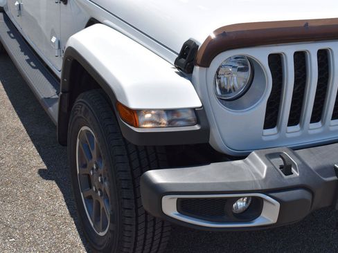 Used 2022 Jeep Gladiator Overland w/ Popular Equipment Package AWD/4WD image 22