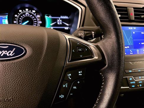 Used 2020 Ford Fusion SE w/ Equipment Group 151A FWD image 18