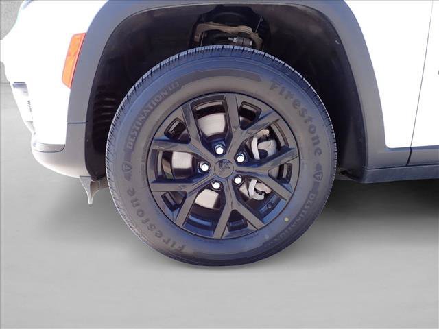 Used 2024 Jeep Grand Cherokee L Laredo AWD/4WD image 7