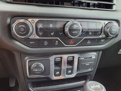 Used 2024 Jeep Wrangler Sport AWD/4WD image 6