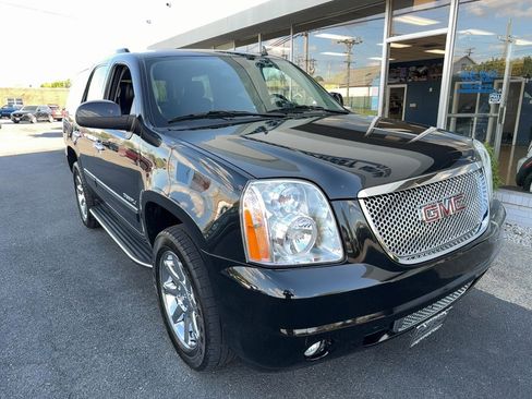 Used 2011 GMC Yukon Denali image 2