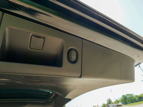 Used 2019 Chevrolet Suburban Premier AWD/4WD image 12