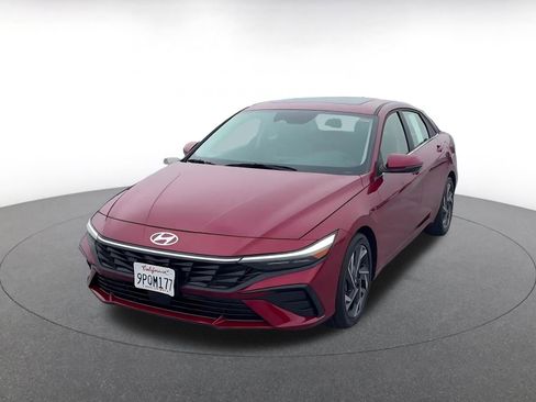 Used 2025 Hyundai Elantra Limited image 7