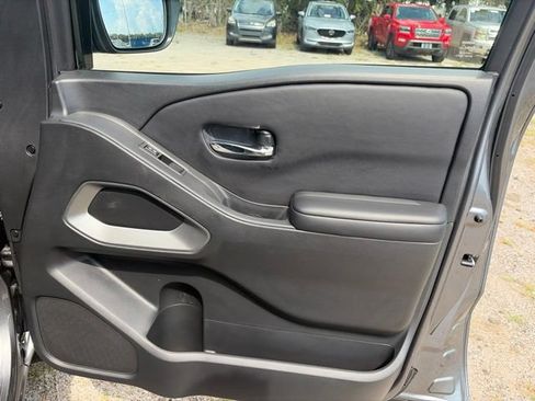 Used 2025 Nissan Frontier SV RWD image 14