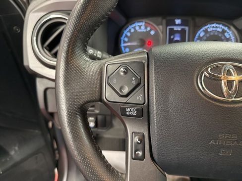 Used 2017 Toyota Tacoma TRD Off-Road image 25