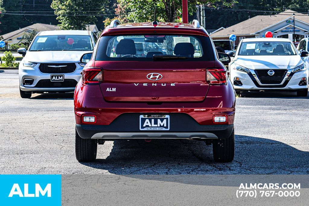 Used 2025 Hyundai Venue SEL FWD image 11