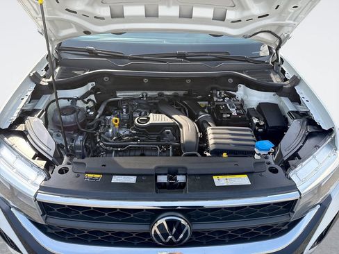 Used 2023 Volkswagen Taos SE FWD image 17
