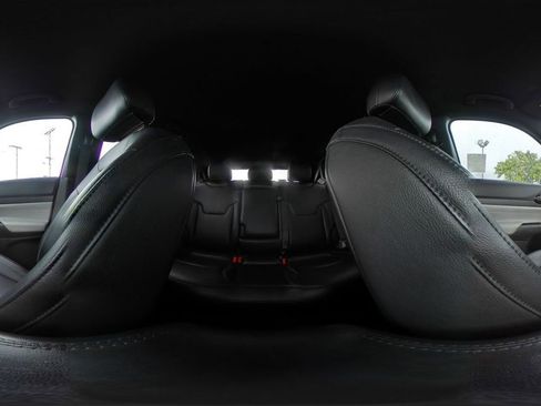 Used 2025 Jeep Compass Limited image 43