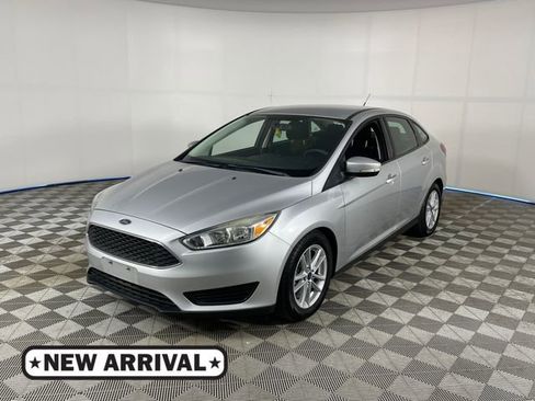 Used 2016 Ford Focus SE w/ SE Power Seat Package image 1
