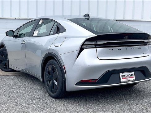 New 2026 Toyota Prius Plug-In Hybrid FWD image 3