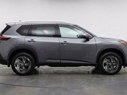 Used 2025 Nissan Rogue SV image 11