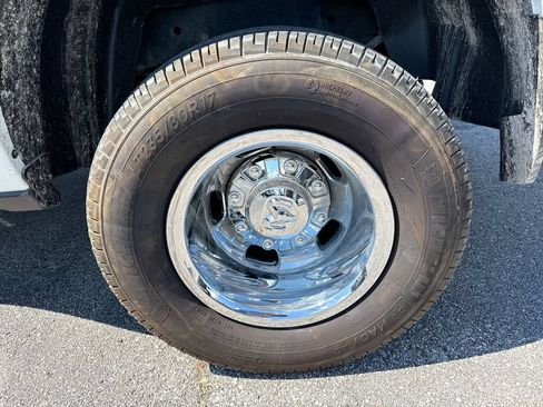 Used 2024 RAM 3500 Tradesman w/ Chrome Appearance Group AWD/4WD image 10