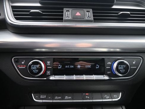 Used 2020 Audi Q5 2.0T Premium w/ Titanium Sport Package image 18