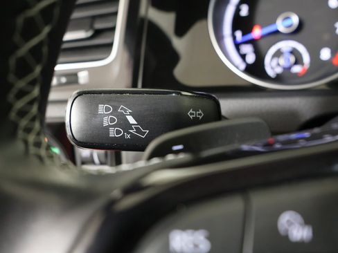 Used 2016 Volkswagen Golf R 4-Door image 27