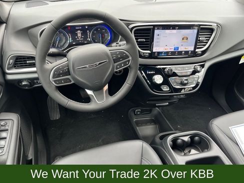 New 2025 Chrysler Voyager LX image 10