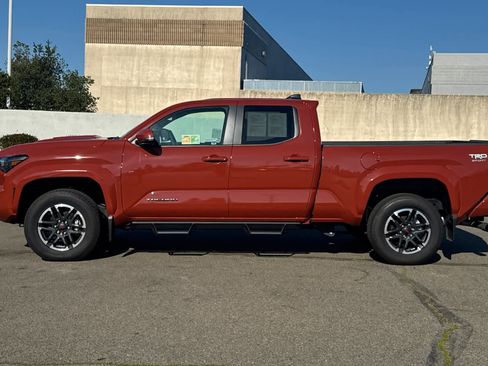 Certified 2025 Toyota Tacoma TRD Sport w/ TRD Sport Upgrade Package image 9