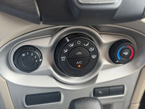 Used 2017 Ford Fiesta SE image 14